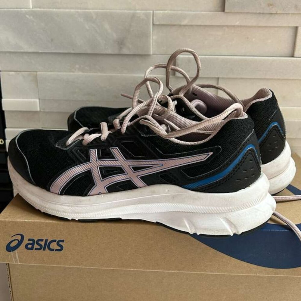 ASICS Jolt 3 GS Kids Running Shoes – Black/Barely Rose (US 4.5)